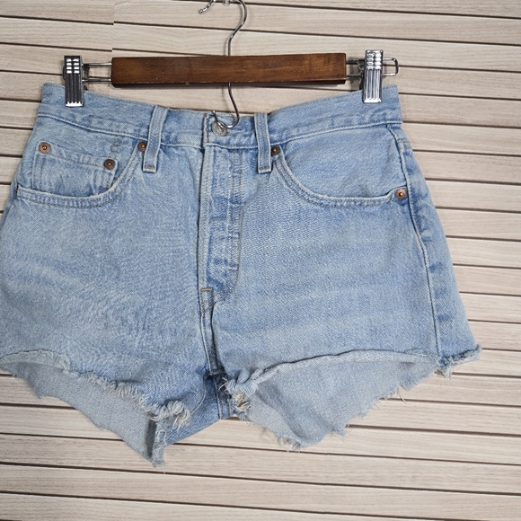 Levi's cut off jean shorts - Picture 3 of 13